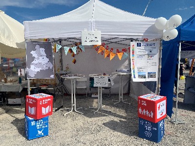 Stand zur Partnerschaft auf dem Flugfeld