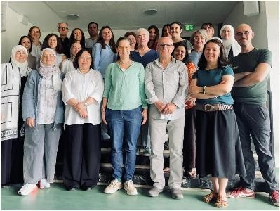 Foto von Vertreter*innen der Stiftung sowie Trainer*innen und weitere Aktive