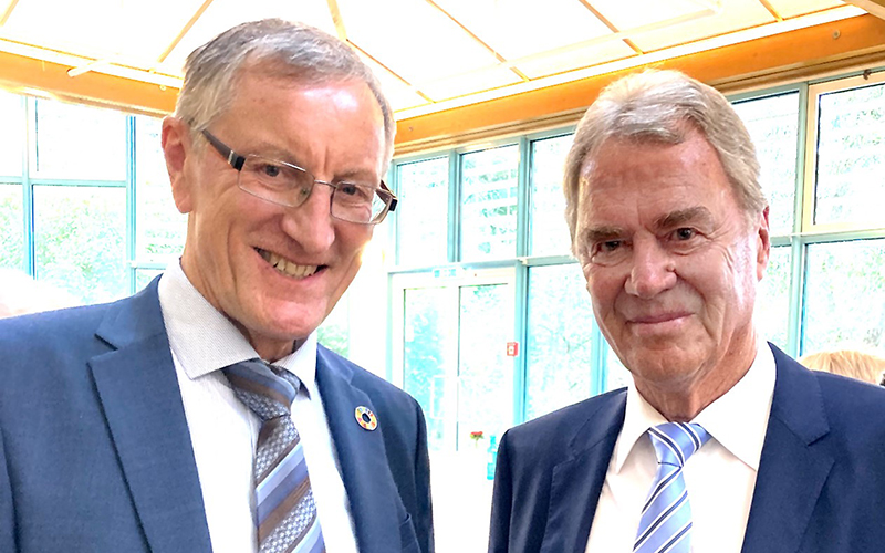 Landrat Roland Bernhard (links) und sein Amtsvorgänger Bernhard Maier Landrat Roland Bernhard (links) und sein Amtsvorgänger Bernhard Maier